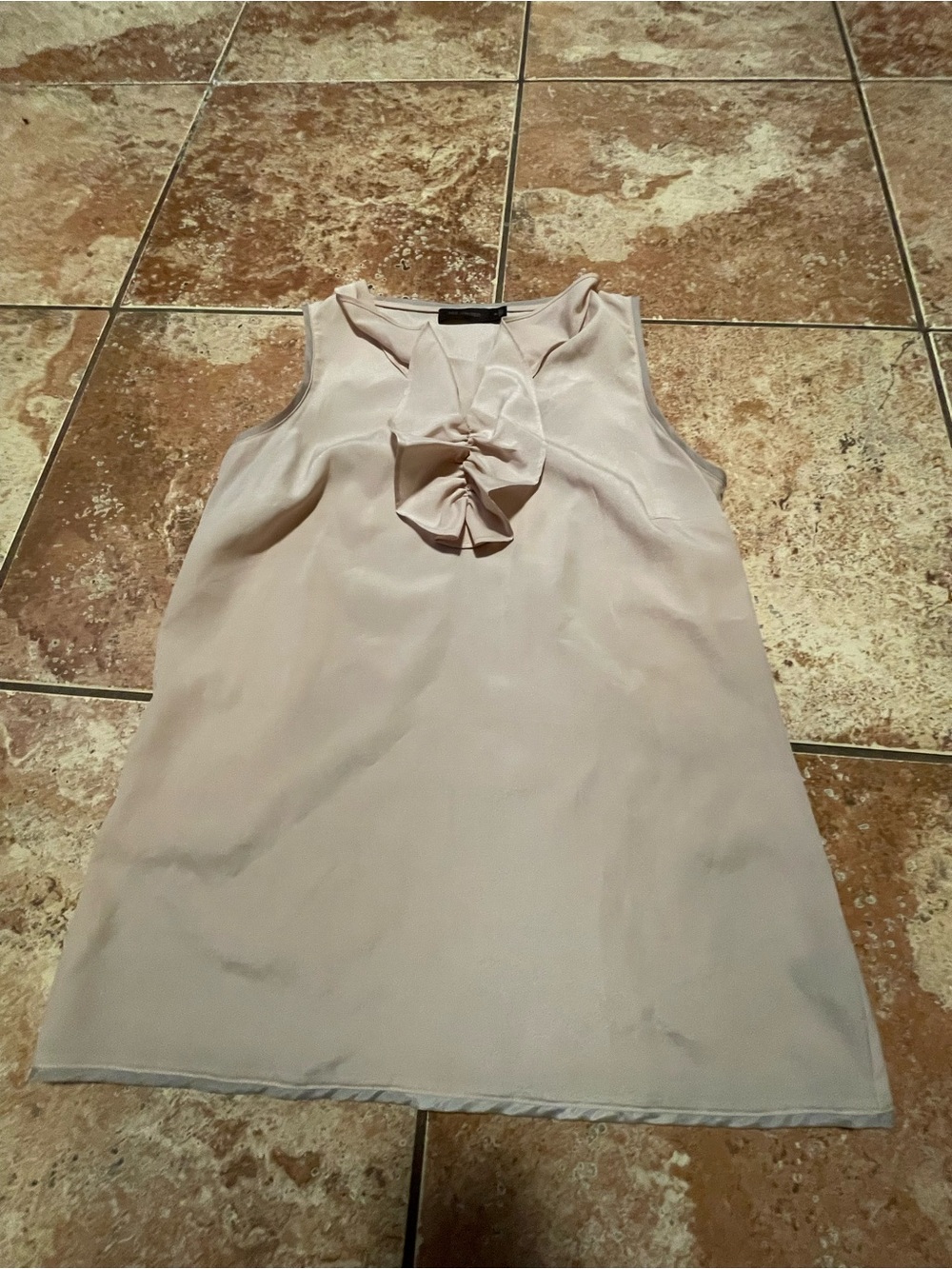 The Limited Women’s Beige Solid Sleeveless V-Neck Bow Pullover Blouse Size M
